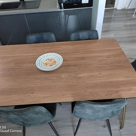 Angella Apartment Dugi Rat Bagian luar foto
