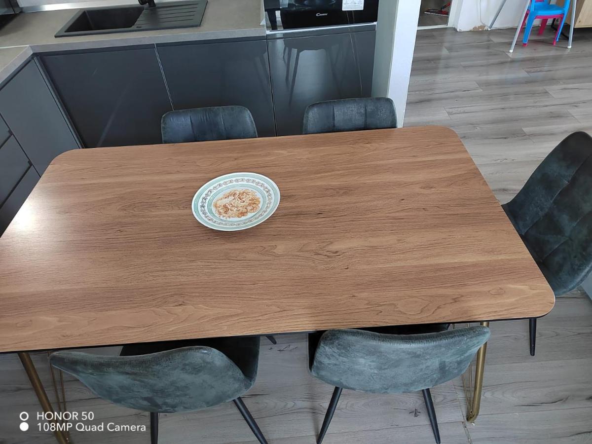 Angella Apartment Dugi Rat Bagian luar foto