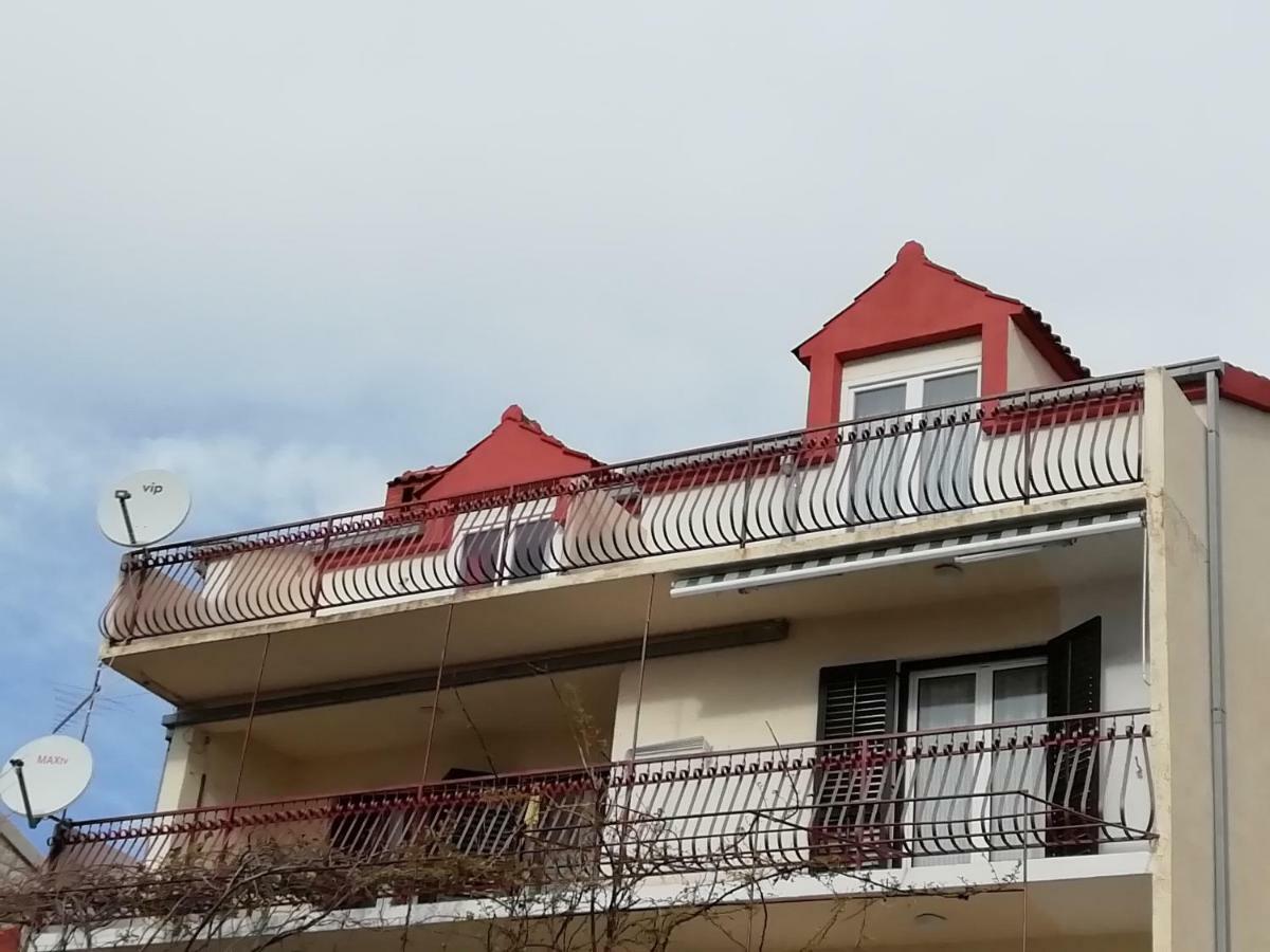 Angella Apartment Dugi Rat Bagian luar foto