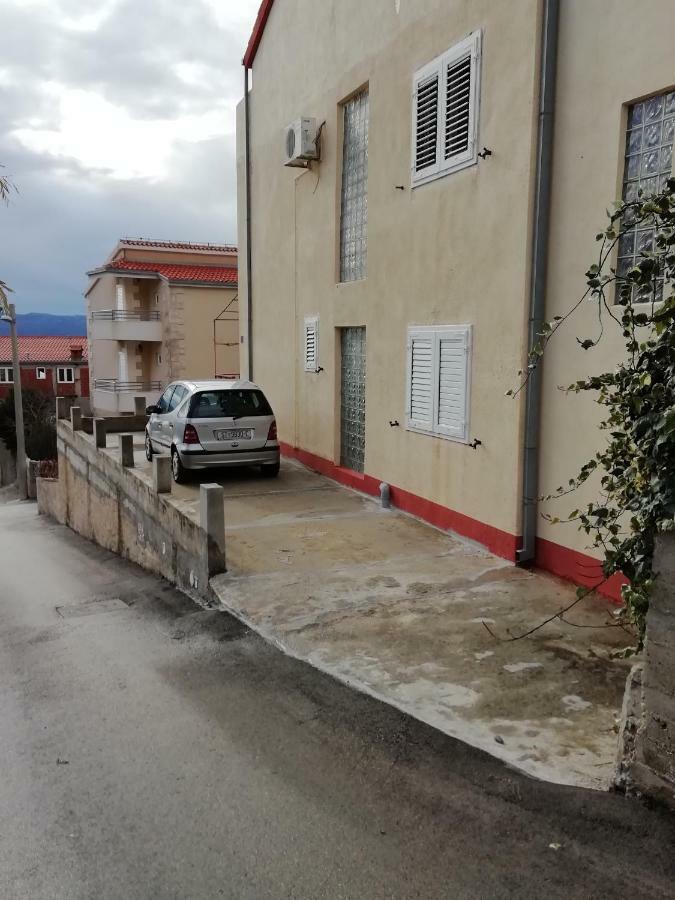 Angella Apartment Dugi Rat Bagian luar foto