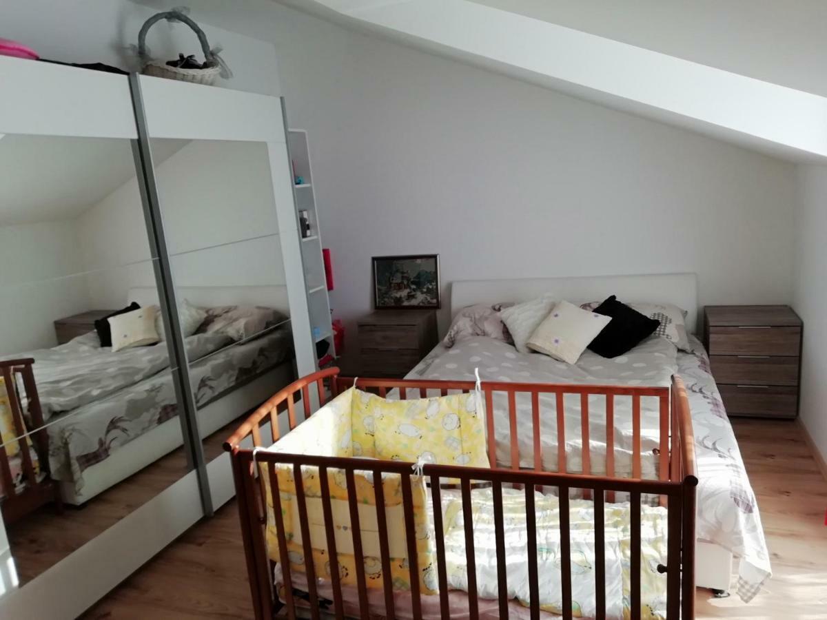 Angella Apartment Dugi Rat Bagian luar foto