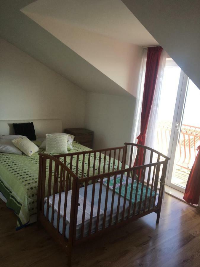 Angella Apartment Dugi Rat Bagian luar foto