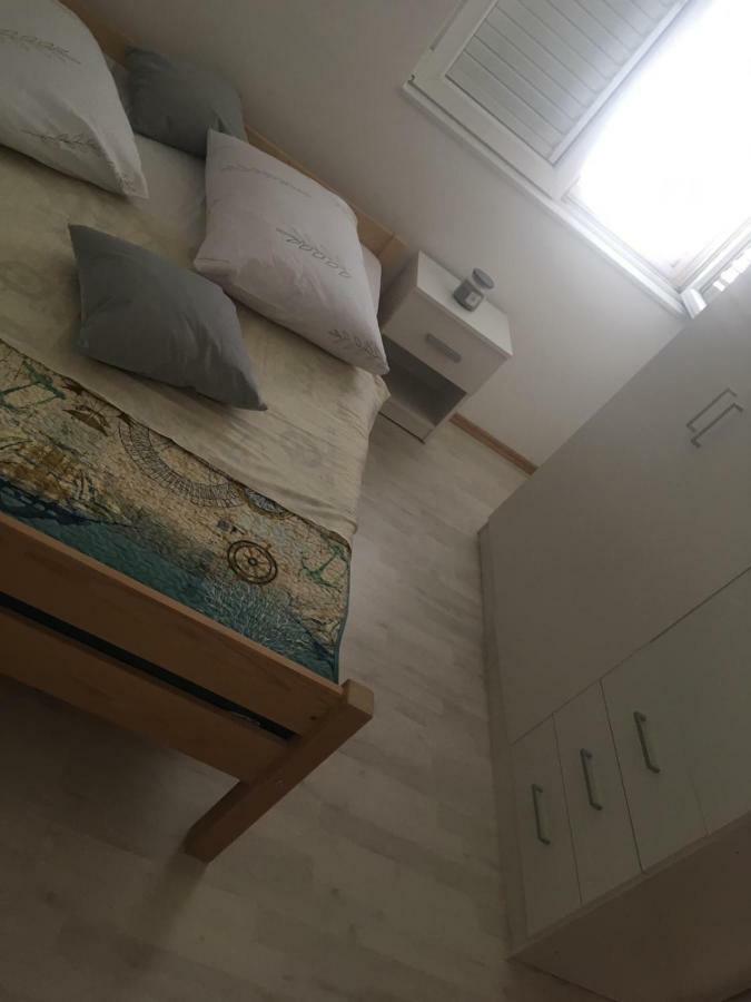 Angella Apartment Dugi Rat Bagian luar foto
