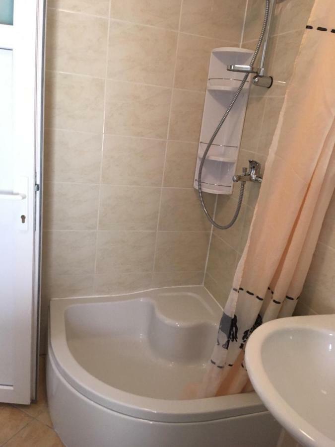 Angella Apartment Dugi Rat Bagian luar foto