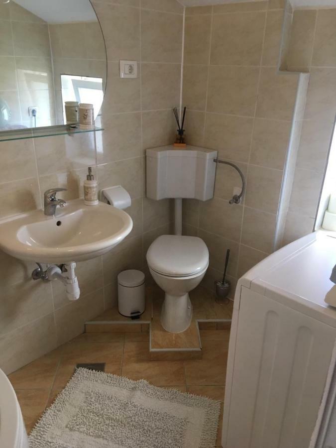 Angella Apartment Dugi Rat Bagian luar foto