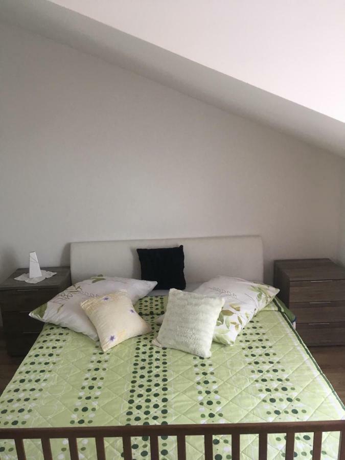 Angella Apartment Dugi Rat Bagian luar foto